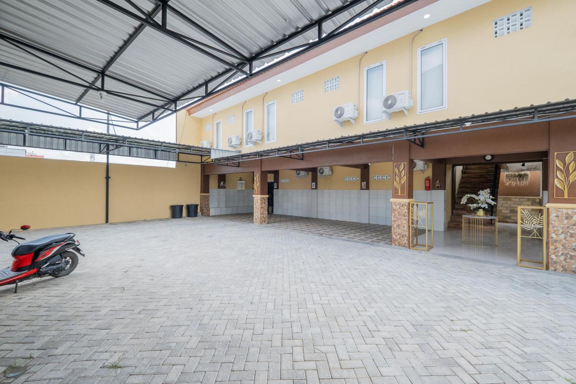 Reddoorz Syariah Near Rsud Dr Iskak Tulungagung Hotel Kedungwaru Luaran gambar
