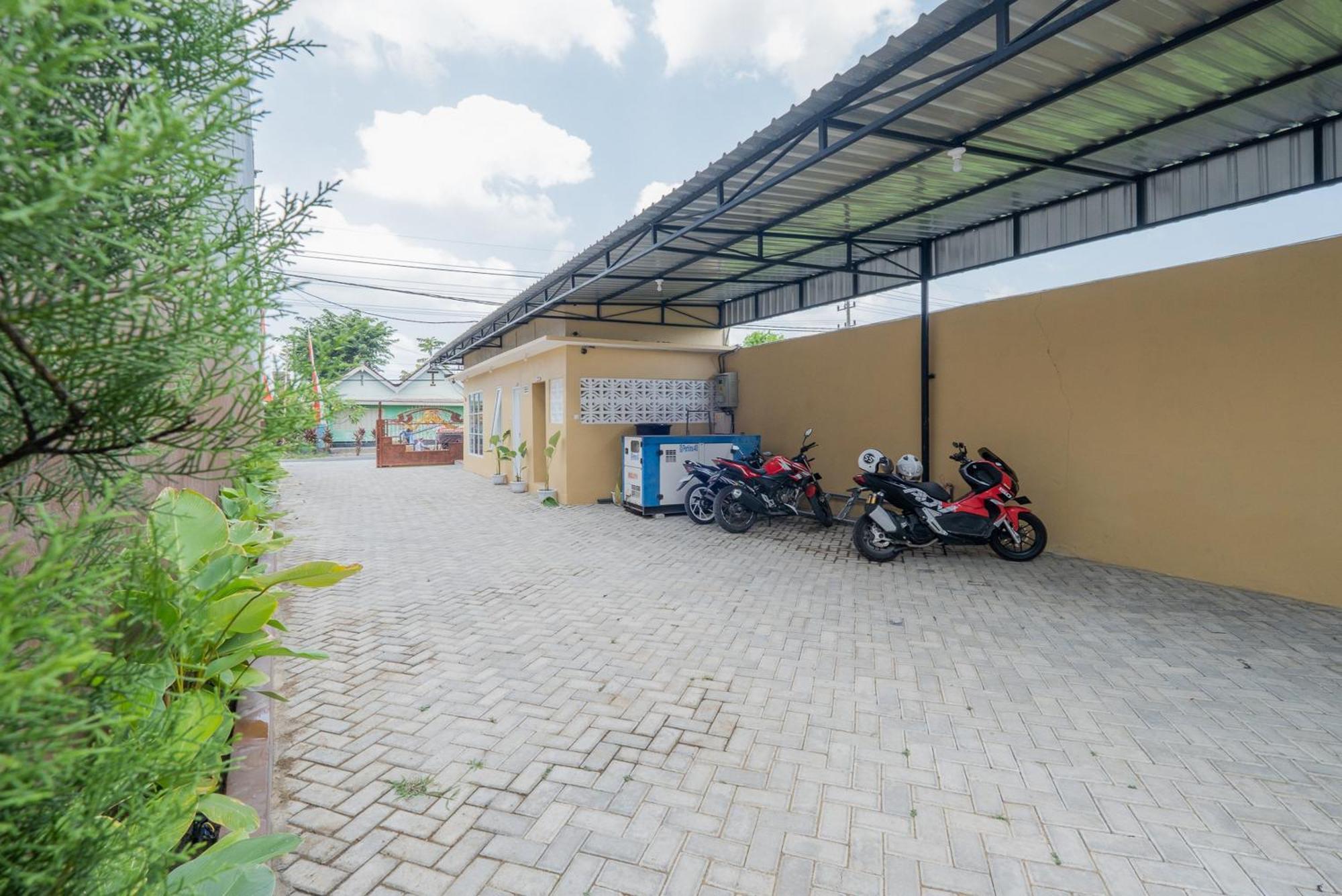 Reddoorz Syariah Near Rsud Dr Iskak Tulungagung Hotel Kedungwaru Luaran gambar