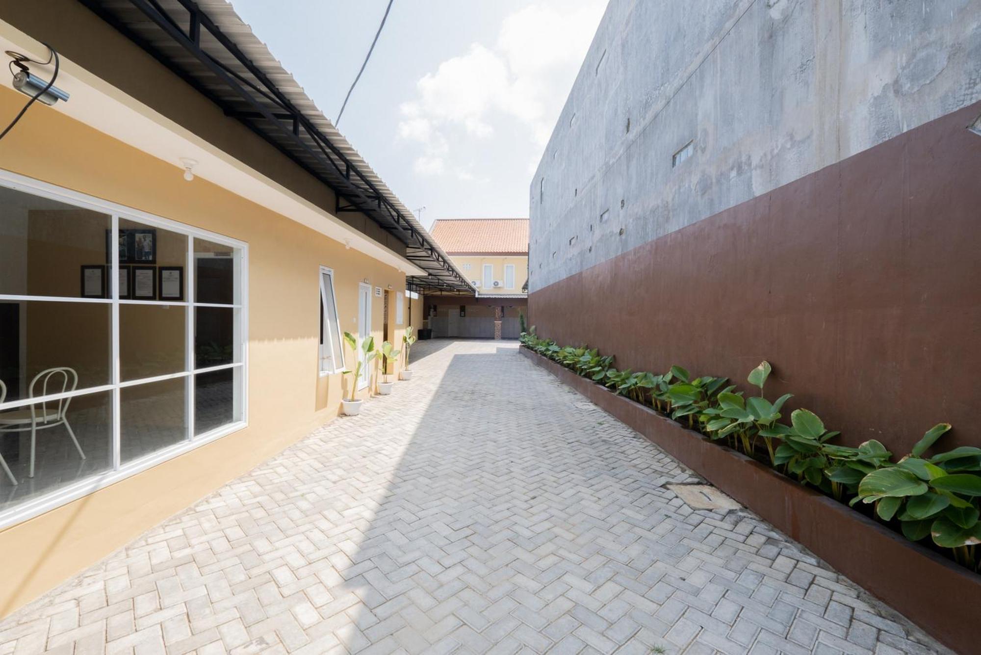 Reddoorz Syariah Near Rsud Dr Iskak Tulungagung Hotel Kedungwaru Luaran gambar